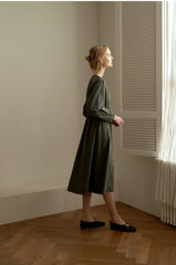 Elegant Long-Sleeve Cotton Poplin Midi Dress With Gathered Waist And Button Detail