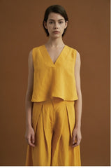 Sleeveless Linen Top With V-Neckline And Flowy Cropped Hem