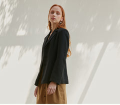 Tailored Women's Blazer Made from Premium Linen Fabric with Notched Lapel and Button Closure