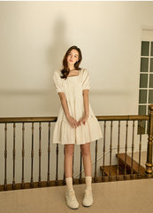 Elegant Tiered Puff Sleeve Linen Dress with Square Neckline and Flowy Silhouette