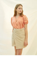 V-Neck Linen Blouse with Puff Sleeves and Tortoiseshell Buttons for Soft Feminine Charm