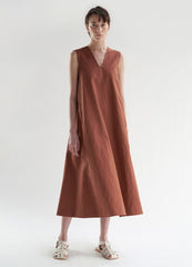 Sleeveless A-Line Linen Dress With Deep V-Neck and Side Pockets for Effortless Summer Styling