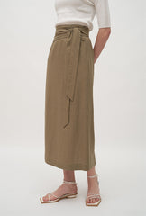 High-Waisted Linen Midi Skirt with Overlap Detail and Button Accent for Elegant Styling