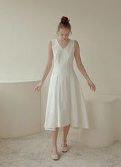 Sleeveless Linen Midi Dress with V-Neckline, Flared Hem, and Tailored Waist for Elegant Fit