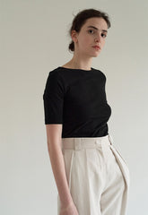 High-Waisted Pleated Linen Trousers for Women with Tapered Legs and Tailored Fit