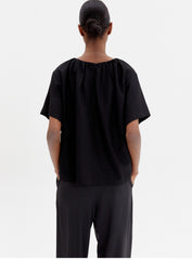 Relaxed Fit Linen Blouse with Gathered Neckline and Short Sleeves for Effortless Style