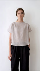 Boxy Short-Sleeve Linen Blouse With Boat Neckline And Relaxed Cropped Fit
