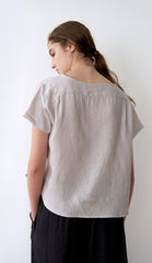 Boxy Short-Sleeve Linen Blouse With Boat Neckline And Relaxed Cropped Fit