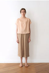 Short-Sleeve Linen Blouse With Boat Neckline And Relaxed Cropped Fit For Warm Weather